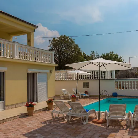 Traumhaftes Mit Privatpool, Tischtennis, Meerblick, 5 Parkplaetzen, Spielbereich Fuer Сasa de vacaciones