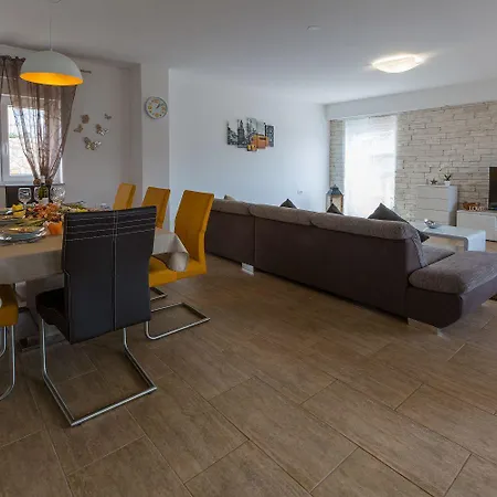 Traumhaftes Mit Privatpool, Tischtennis, Meerblick, 5 Parkplaetzen, Spielbereich Fuer Prázdninový dům Grižane