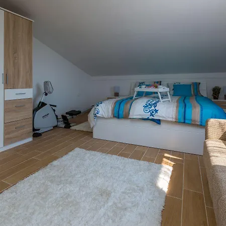 Traumhaftes Mit Privatpool, Tischtennis, Meerblick, 5 Parkplaetzen, Spielbereich Fuer
