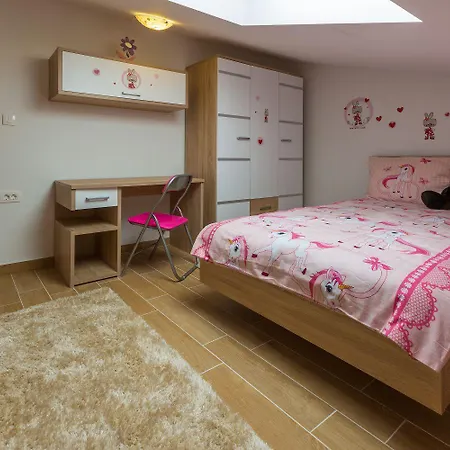Traumhaftes Mit Privatpool, Tischtennis, Meerblick, 5 Parkplaetzen, Spielbereich Fuer Prázdninový dům
