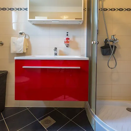 Prázdninový dům Traumhaftes Mit Privatpool, Tischtennis, Meerblick, 5 Parkplaetzen, Spielbereich Fuer Grižane