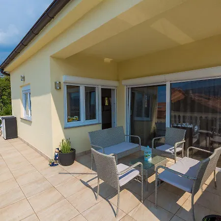 Traumhaftes Mit Privatpool, Tischtennis, Meerblick, 5 Parkplaetzen, Spielbereich Fuer Prázdninový dům