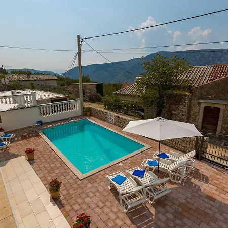 Traumhaftes Mit Privatpool, Tischtennis, Meerblick, 5 Parkplaetzen, Spielbereich Fuer *