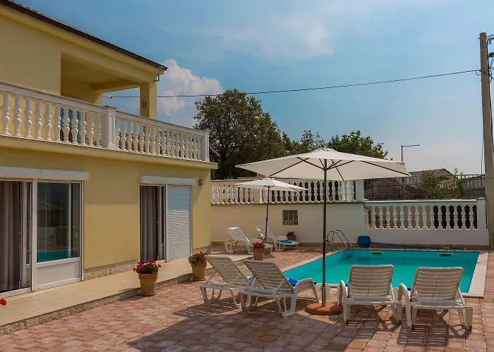 Traumhaftes Mit Privatpool, Tischtennis, Meerblick, 5 Parkplaetzen, Spielbereich Fuer Сasa de vacaciones