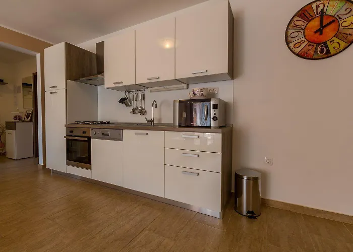 Traumhaftes Mit Privatpool, Tischtennis, Meerblick, 5 Parkplaetzen, Spielbereich Fuer Grižane