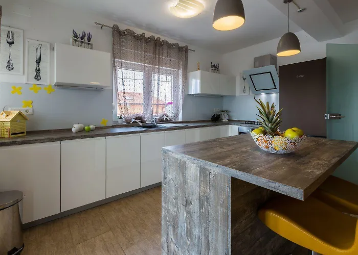 Traumhaftes Mit Privatpool, Tischtennis, Meerblick, 5 Parkplaetzen, Spielbereich Fuer Сasa de vacaciones *
