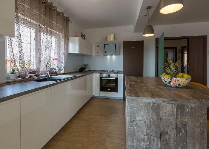 Traumhaftes Mit Privatpool, Tischtennis, Meerblick, 5 Parkplaetzen, Spielbereich Fuer Сasa de vacaciones