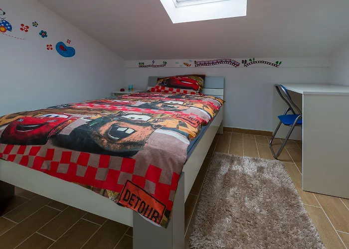 Traumhaftes Mit Privatpool, Tischtennis, Meerblick, 5 Parkplaetzen, Spielbereich Fuer Сasa de vacaciones