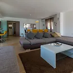 Traumhaftes Mit Privatpool, Tischtennis, Meerblick, 5 Parkplaetzen, Spielbereich Fuer Grižane