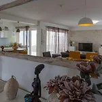 Traumhaftes Mit Privatpool, Tischtennis, Meerblick, 5 Parkplaetzen, Spielbereich Fuer 펜션 *