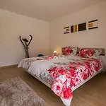 Traumhaftes Mit Privatpool, Tischtennis, Meerblick, 5 Parkplaetzen, Spielbereich Fuer Grižane