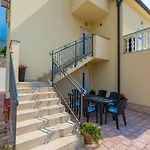 펜션 Traumhaftes Mit Privatpool, Tischtennis, Meerblick, 5 Parkplaetzen, Spielbereich Fuer Grižane