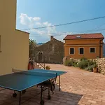 Traumhaftes Mit Privatpool, Tischtennis, Meerblick, 5 Parkplaetzen, Spielbereich Fuer