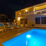 Traumhaftes Mit Privatpool, Tischtennis, Meerblick, 5 Parkplaetzen, Spielbereich Fuer 펜션 *