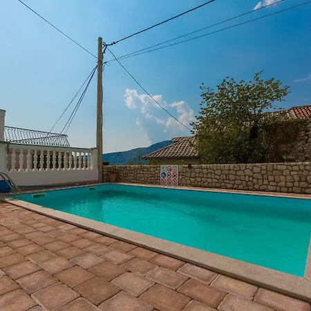 Traumhaftes Mit Privatpool, Tischtennis, Meerblick, 5 Parkplaetzen, Spielbereich Fuer בית נופש