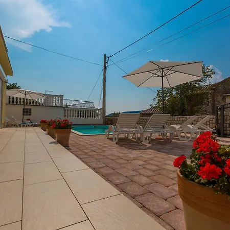 בית נופש Traumhaftes Mit Privatpool, Tischtennis, Meerblick, 5 Parkplaetzen, Spielbereich Fuer