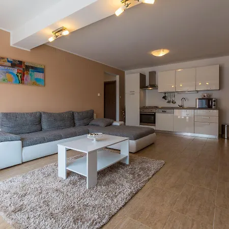 Vakantiehuis Traumhaftes Mit Privatpool, Tischtennis, Meerblick, 5 Parkplaetzen, Spielbereich Fuer