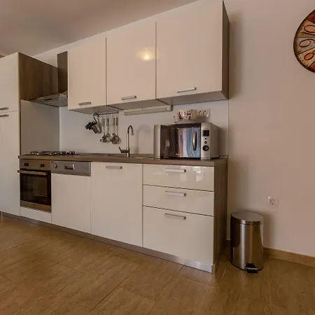 Traumhaftes Mit Privatpool, Tischtennis, Meerblick, 5 Parkplaetzen, Spielbereich Fuer Grižane