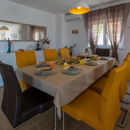Traumhaftes Mit Privatpool, Tischtennis, Meerblick, 5 Parkplaetzen, Spielbereich Fuer