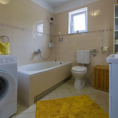 Traumhaftes Mit Privatpool, Tischtennis, Meerblick, 5 Parkplaetzen, Spielbereich Fuer * Grižane