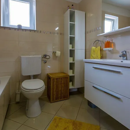 Traumhaftes Mit Privatpool, Tischtennis, Meerblick, 5 Parkplaetzen, Spielbereich Fuer Grižane