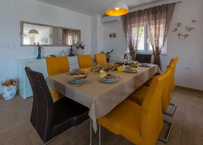Traumhaftes Mit Privatpool, Tischtennis, Meerblick, 5 Parkplaetzen, Spielbereich Fuer