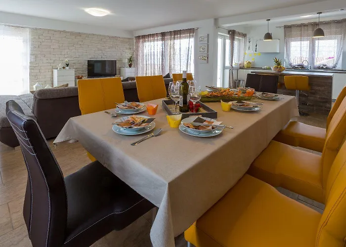 Traumhaftes Mit Privatpool, Tischtennis, Meerblick, 5 Parkplaetzen, Spielbereich Fuer * Grižane