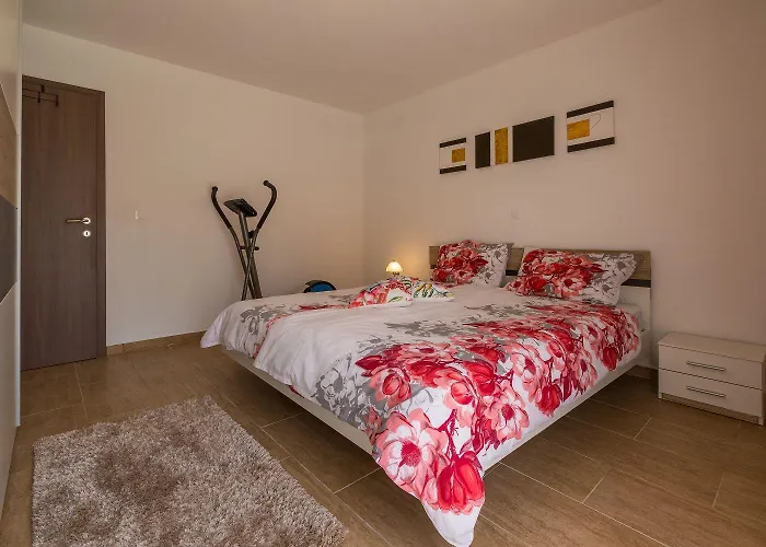 Traumhaftes Mit Privatpool, Tischtennis, Meerblick, 5 Parkplaetzen, Spielbereich Fuer Grižane