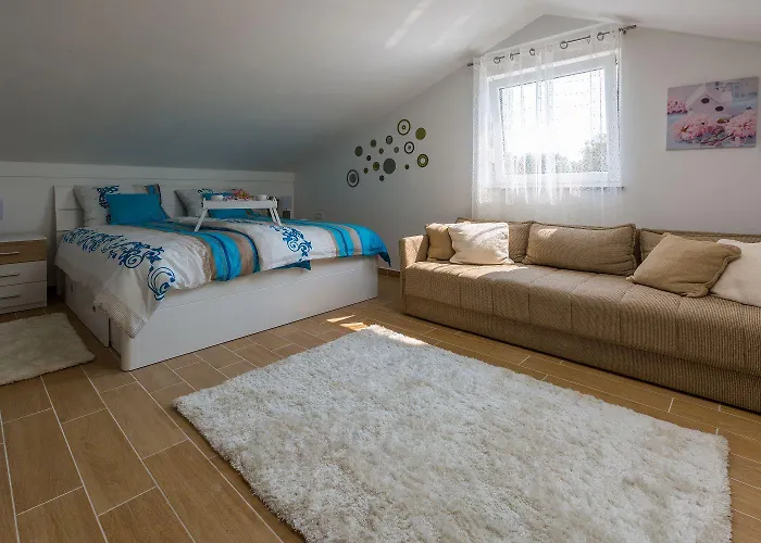 Vakantiehuis Traumhaftes Mit Privatpool, Tischtennis, Meerblick, 5 Parkplaetzen, Spielbereich Fuer *