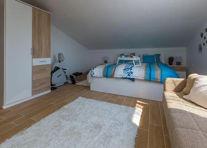 Traumhaftes Mit Privatpool, Tischtennis, Meerblick, 5 Parkplaetzen, Spielbereich Fuer