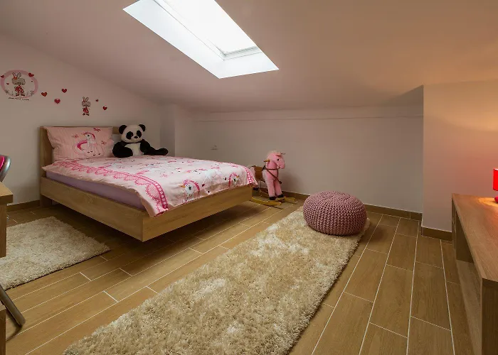 Traumhaftes Mit Privatpool, Tischtennis, Meerblick, 5 Parkplaetzen, Spielbereich Fuer * Grižane