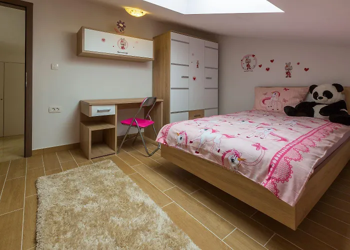 Traumhaftes Mit Privatpool, Tischtennis, Meerblick, 5 Parkplaetzen, Spielbereich Fuer בית נופש