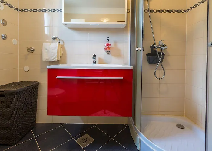 Vakantiehuis Traumhaftes Mit Privatpool, Tischtennis, Meerblick, 5 Parkplaetzen, Spielbereich Fuer Grižane