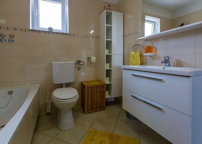 Traumhaftes Mit Privatpool, Tischtennis, Meerblick, 5 Parkplaetzen, Spielbereich Fuer Grižane